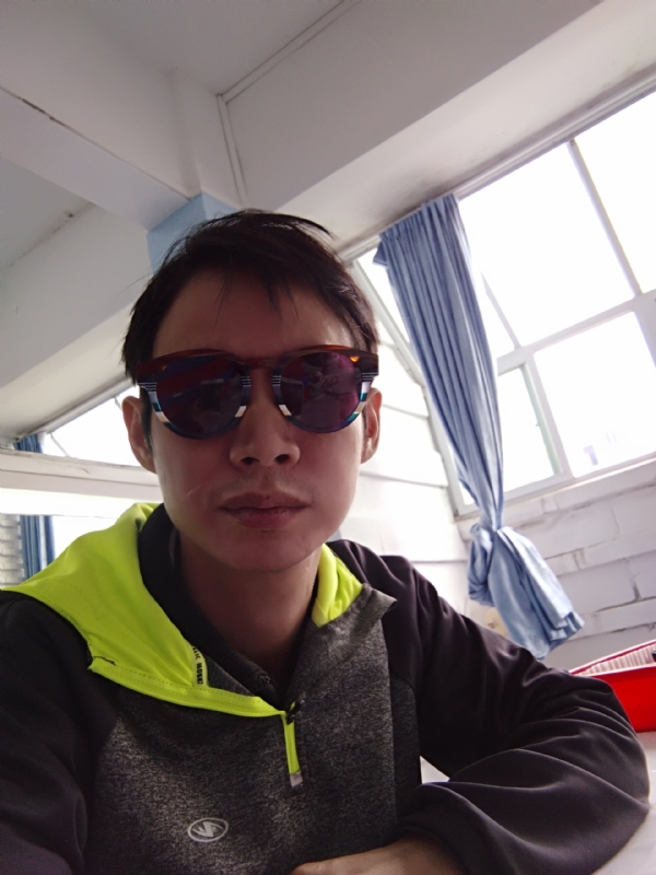 五华移民男的第一张照片--龙岩相亲服务中心