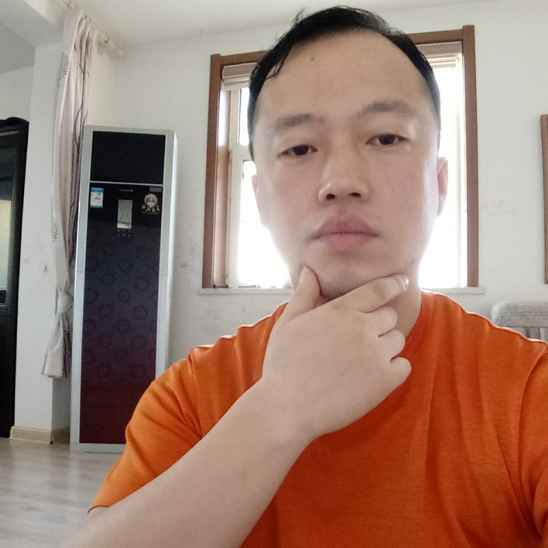 爱热闹的人的第一张照片--龙岩相亲服务中心
