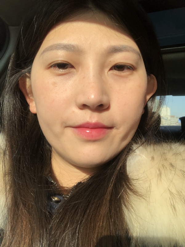 轻闭双眼的第一张照片--龙岩相亲服务中心