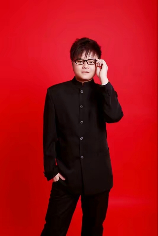 站在远处看童年的第一张照片--龙岩相亲服务中心