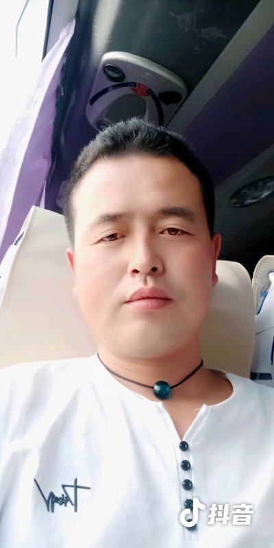 瞬间被爱上的第一张照片--龙岩相亲服务中心