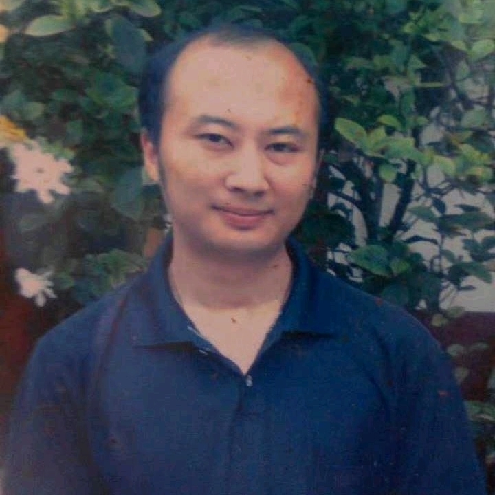 石峰里的生命的第一张照片--龙岩相亲服务中心