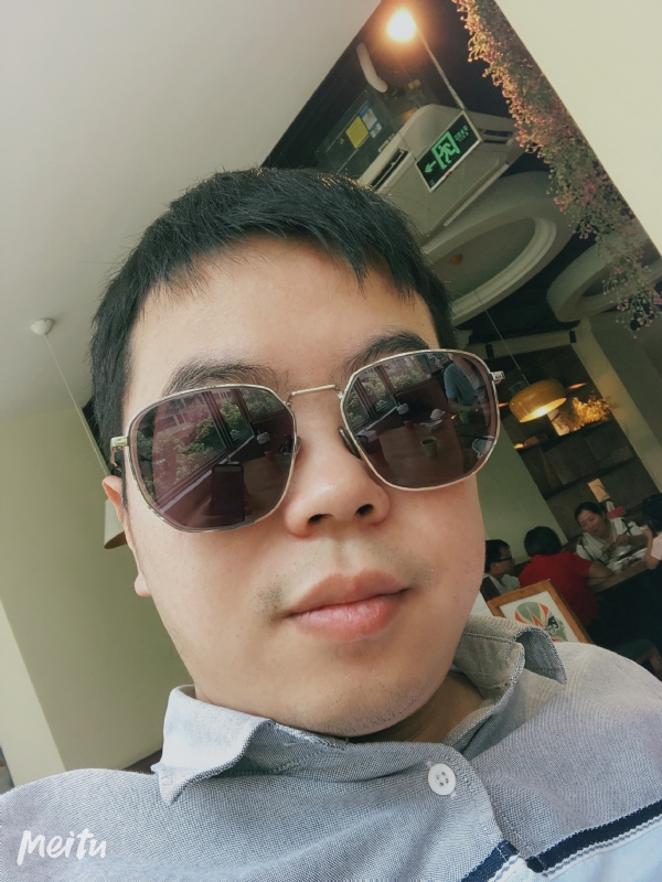 月台等路人的第一张照片--龙岩相亲服务中心