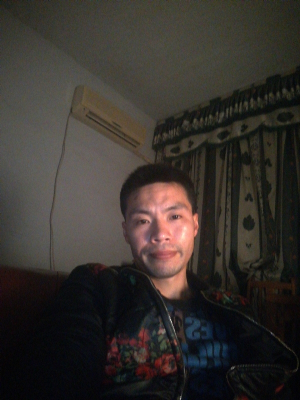 性情男儿的第一张照片--龙岩相亲服务中心