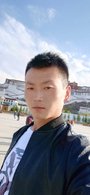 阳光下的小草的第二张照片--龙岩相亲服务中心