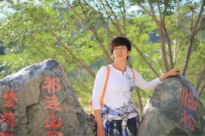 弱水河边青春草的第一张照片--龙岩相亲服务中心