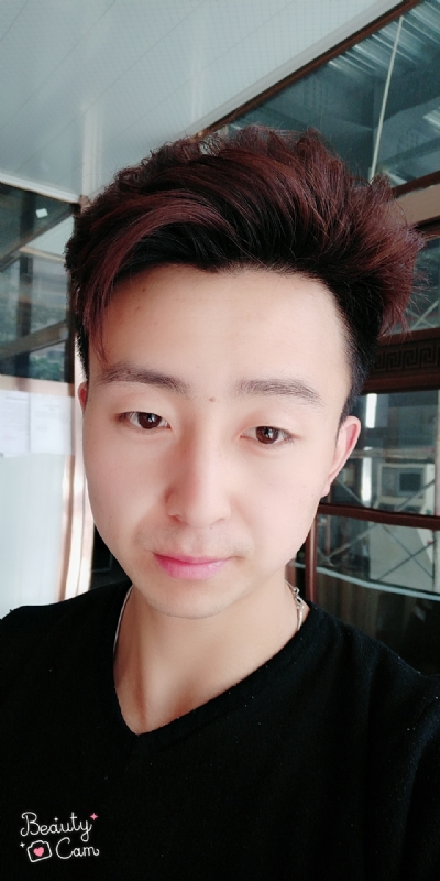 拼命微笑的第三张照片--龙岩相亲服务中心