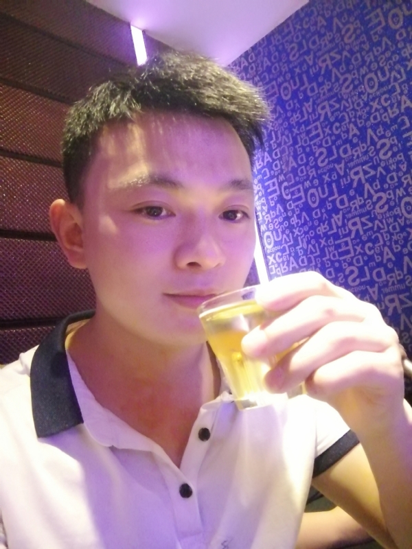 幸福的拥抱的第一张照片--龙岩相亲服务中心
