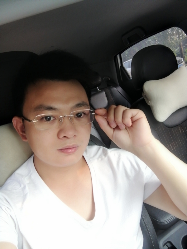 幸福的拥抱的第二张照片--龙岩相亲服务中心