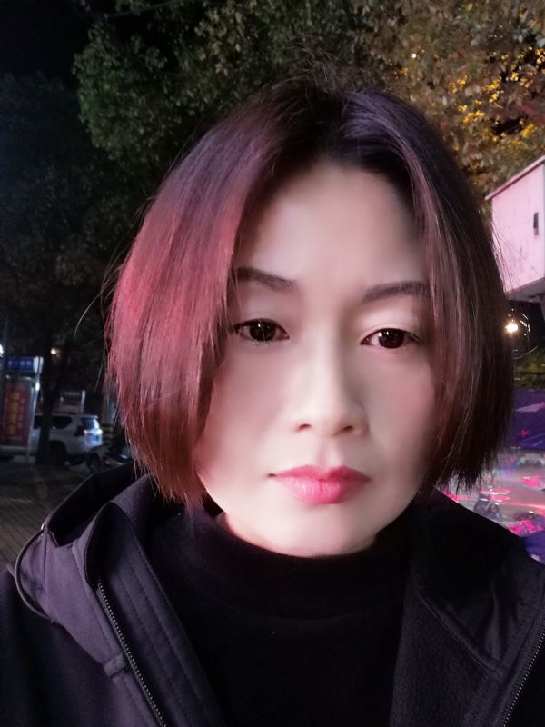 风中百合的第一张照片--龙岩相亲服务中心