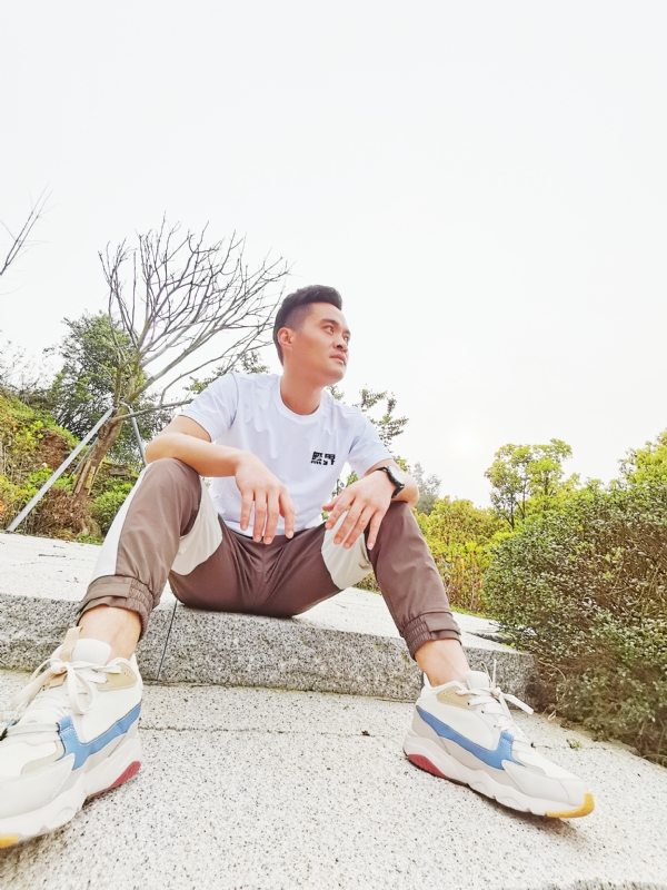 一个人，干净利落的第一张照片--龙岩相亲服务中心