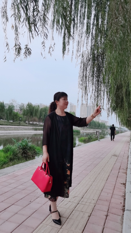 周本玲的第一张照片--龙岩相亲服务中心
