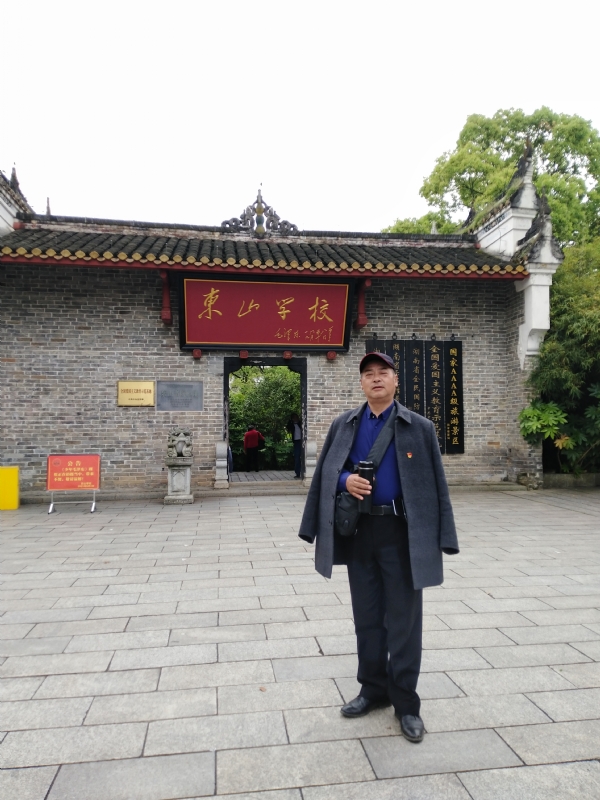 孤独的老帅的第二张照片--龙岩相亲服务中心