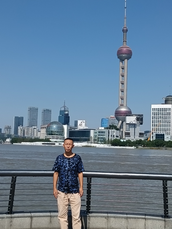 伪装浪漫的第一张照片--龙岩相亲服务中心