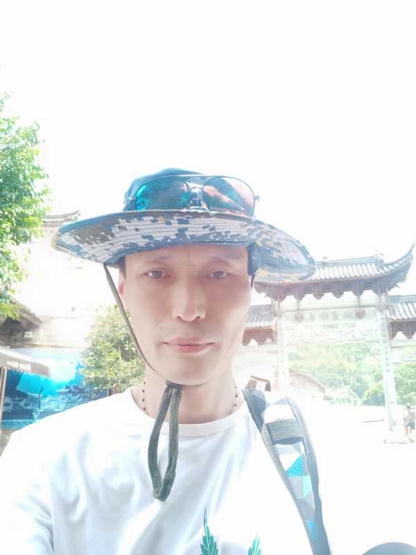 童群海的第一张照片--龙岩相亲服务中心