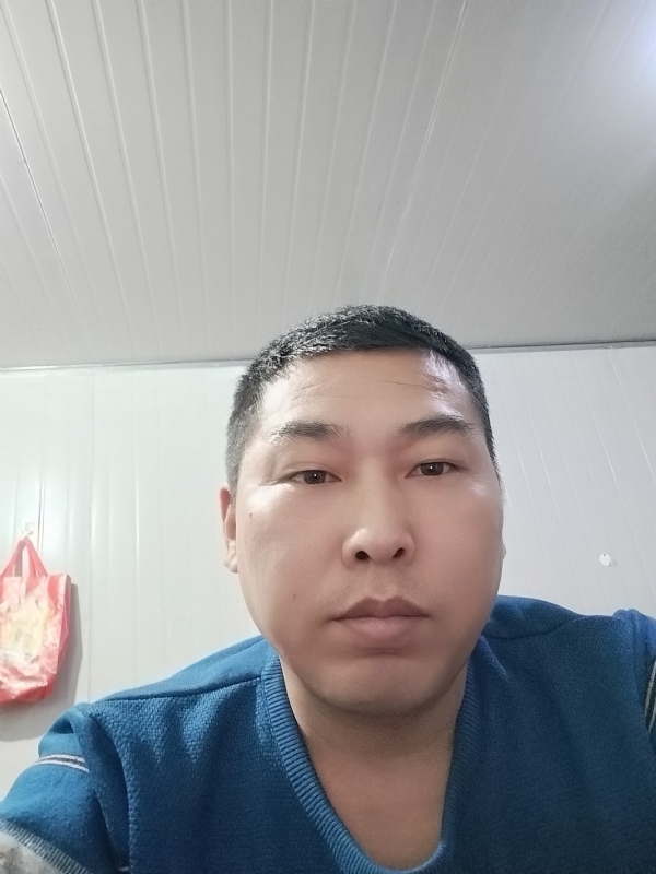 开着拖拉机去兜风的第一张照片--龙岩相亲服务中心