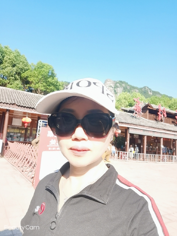 山百合的第一张照片--龙岩相亲服务中心