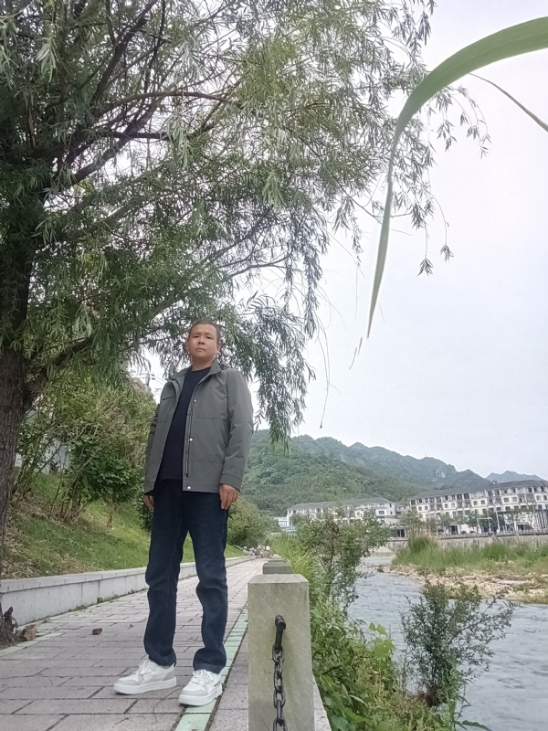 飞雪飘零的第一张照片--龙岩相亲服务中心