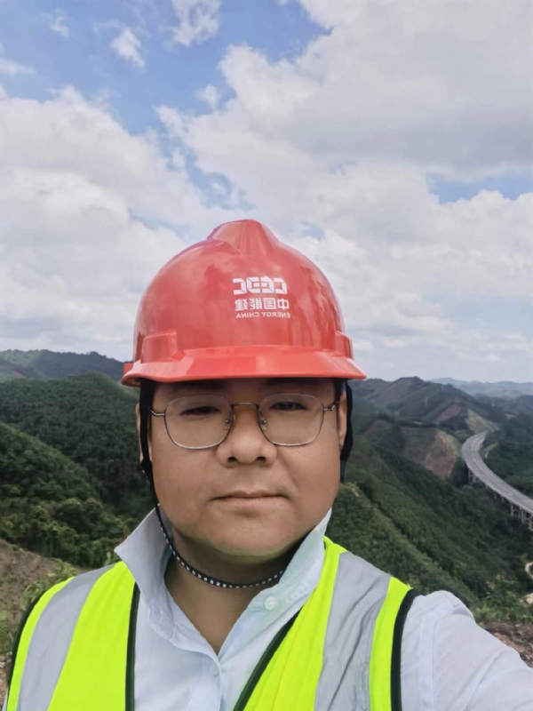 冰城小土匪的第一张照片--龙岩相亲服务中心