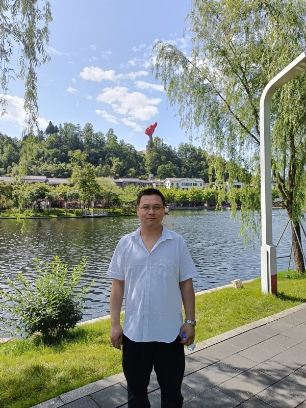 风雨相伴的第一张照片--龙岩相亲服务中心