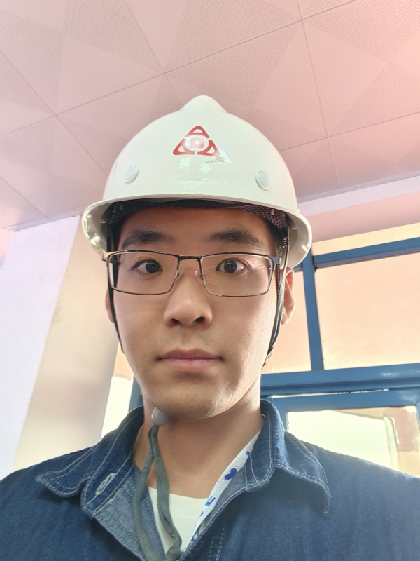何鹏宇的第二张照片--龙岩相亲服务中心