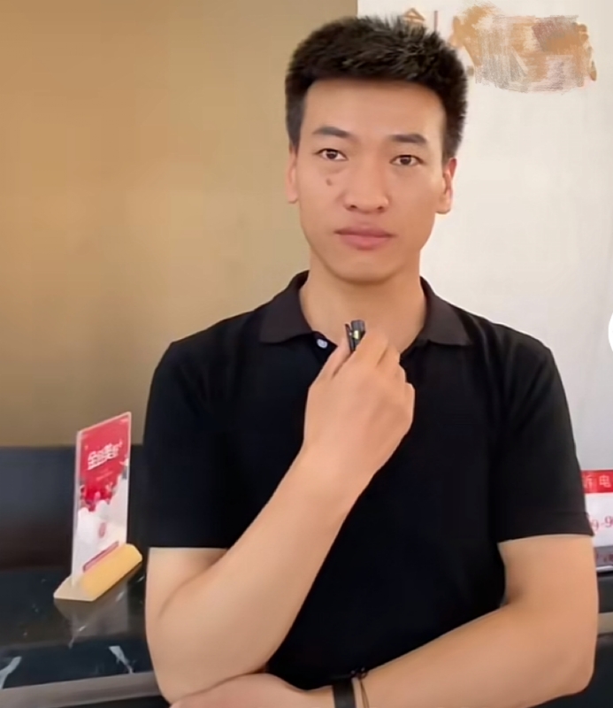 一杯梁白开的第一张照片--龙岩相亲服务中心