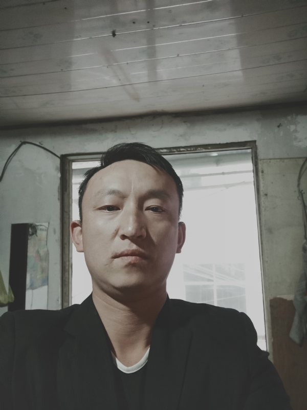 放弃爱你的第一张照片--龙岩相亲服务中心