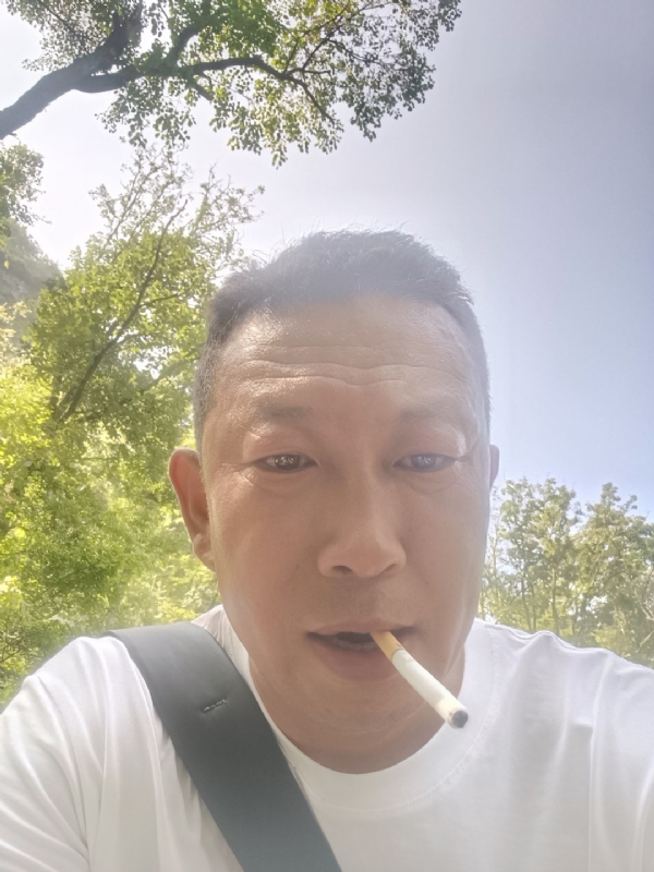 中年大叔的第一张照片--龙岩相亲服务中心